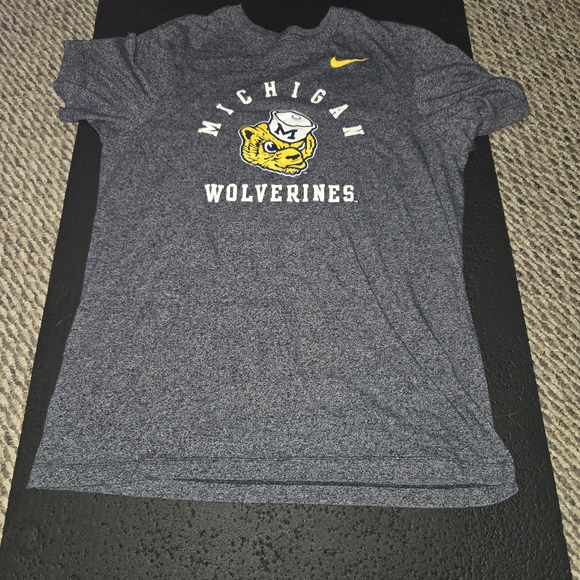 Nike Heather Gray Tee - Picture 1 of 2
